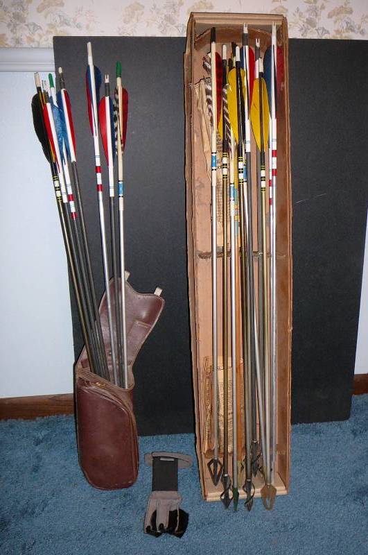 lot 314 image: Lot of Vintage Arrows, Quiver, Shooting glove, 6- field points, 10- with Broad heads