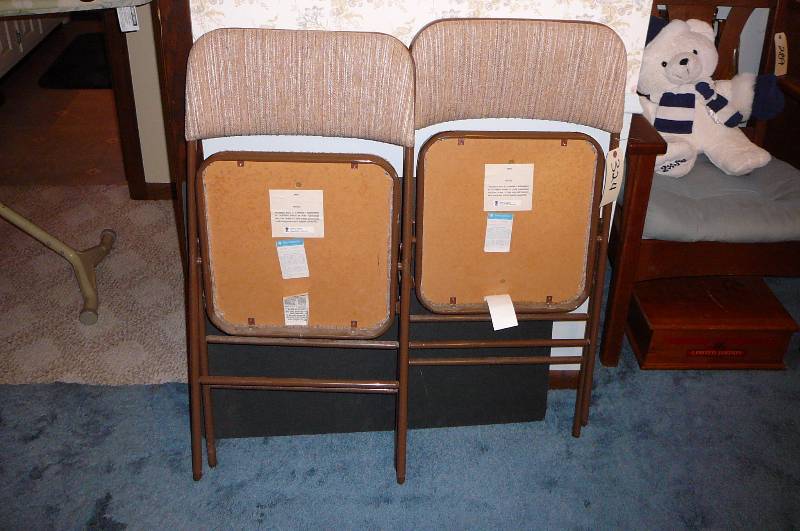 lot 324 image: 2 Folding Chairs