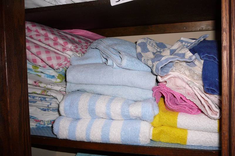 lot 326 image: Towels , Bedding, Pillow