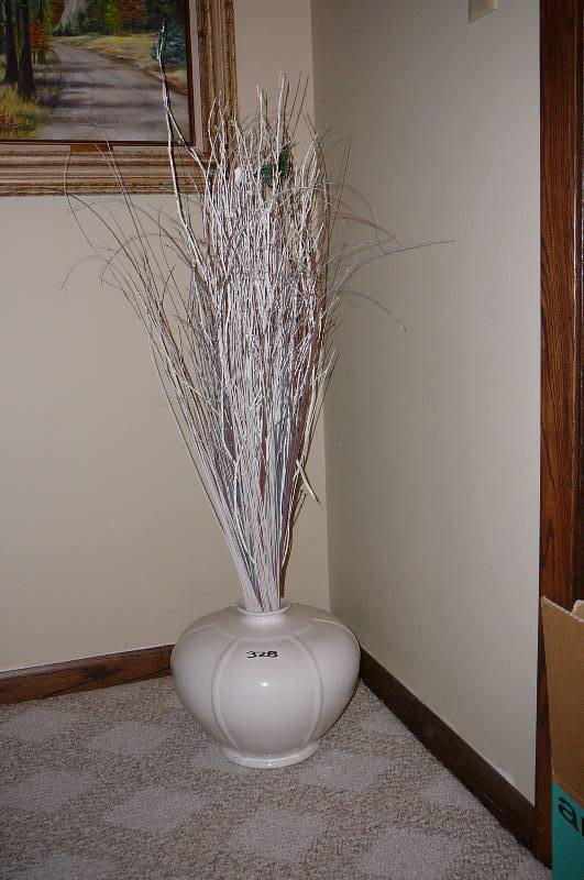 lot 328 image: Decorative Vase