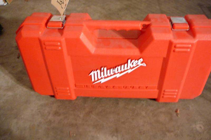 lot 351 image: Sewall Milwaukee with blades and  book Cat# 650922 Looks New