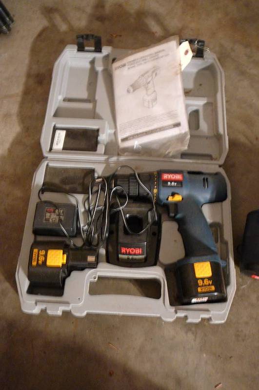 lot 352 image: Cordless Drill and Radio Charger, Ryobi 9.6 V Model Hp721Hp96