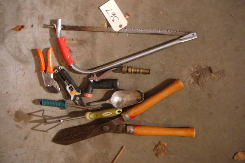 lot 367 image: Lawn & Garden tools , Buck saw, Hedge Trimmer, Garden Hose End, Pruner, Dandelion Puller