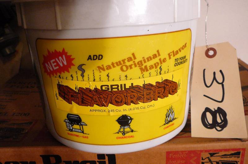 lot 378 image: Maple Flavor grill Flavoring New in Bucket