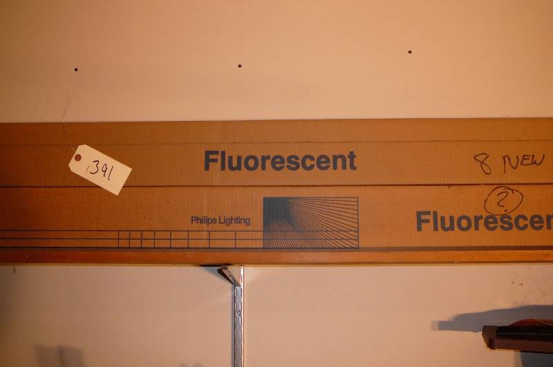 lot 391 image: Bulbs Philips F72T12CW Single Pin 15 Count