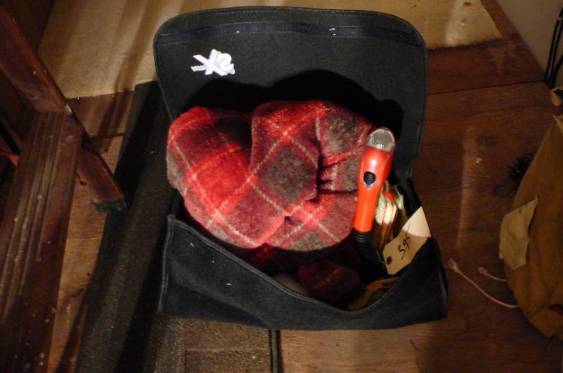 lot 395 image: Car Winter Bag, Blanket, gloves, Light, Hand warmers