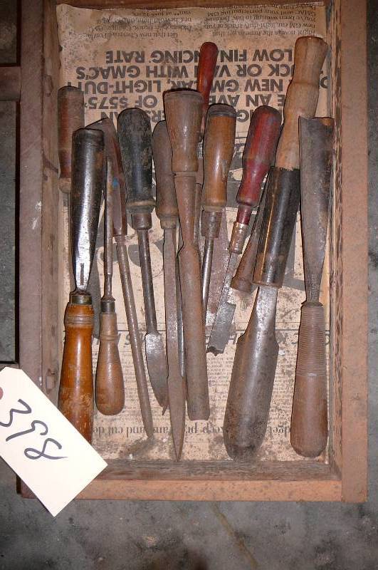 lot 481 image: Turning Leith, Knives