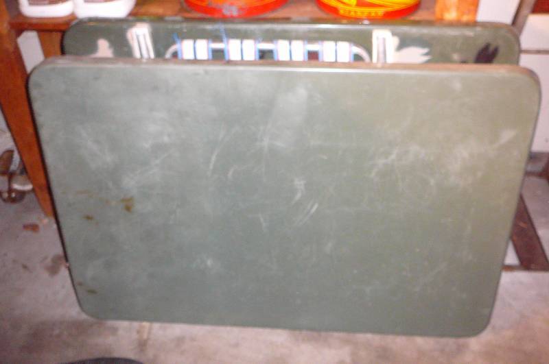 lot 479 image: Folding tables 28 x 42, Lawn Chair 2 count