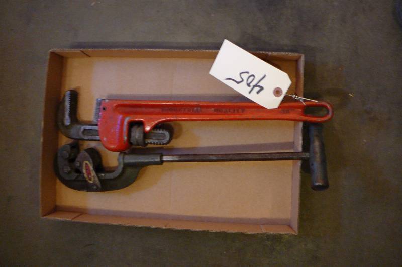 lot 405 image: Pipe Wrench 18, Pipe Cutter 2