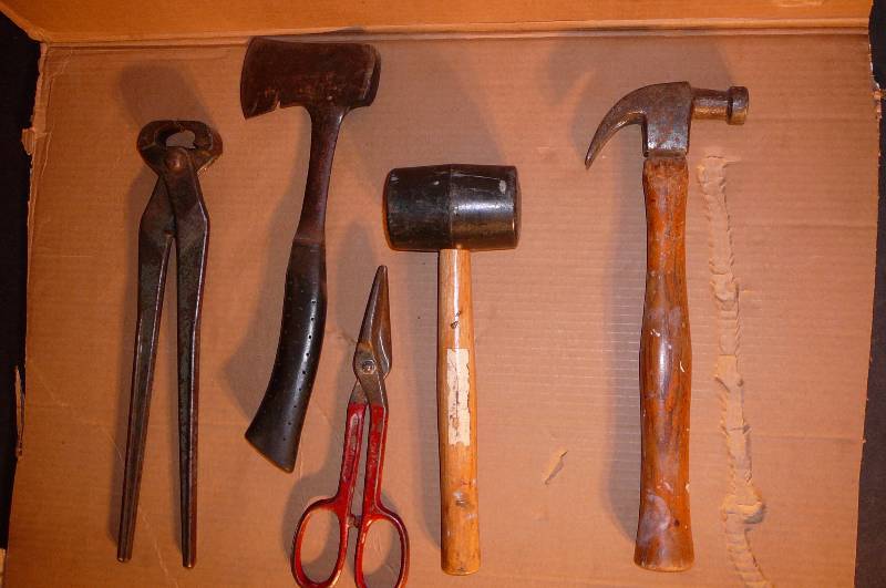lot 413 image: Lot of Hand Tools, Hammer, Axe, Rubber Hammer, Tin Snips, Snips