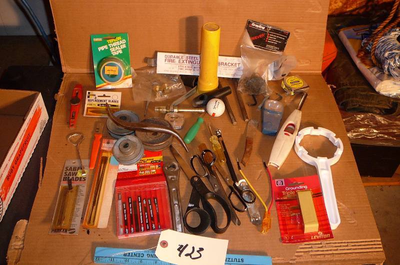 lot 423 image: Lot of Miscellaneous