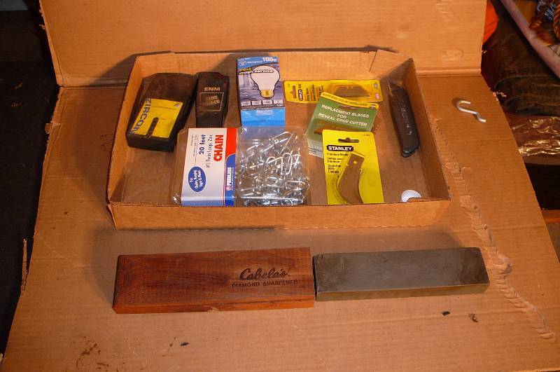 lot 432 image: Lot of Cabelas Diamond Sharpener, Stud Finders, Chain, Utility Knife and Blades