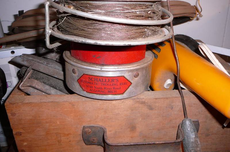 lot 447 image: Lot of Schallers Automatic Trolling reel, Hair Dryer, Weights, Stakes, King Edward Box
