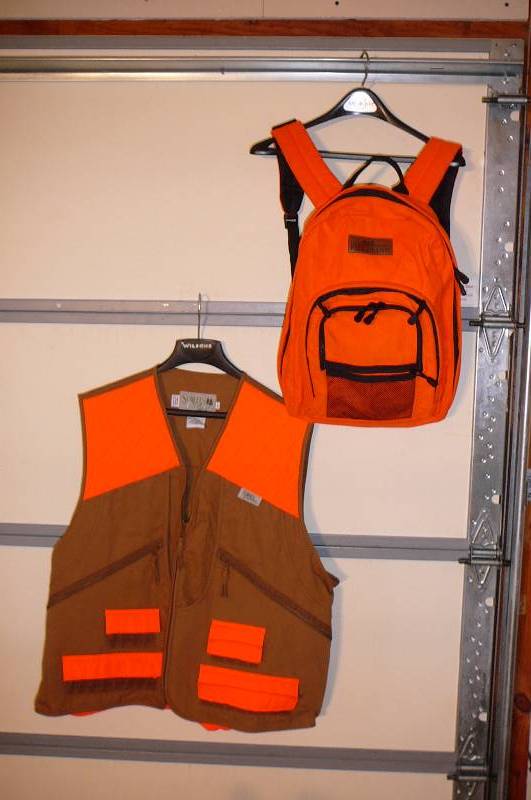 lot 471 image: Hunting Vest Scheels XXL with Orange Back Pack Field Line