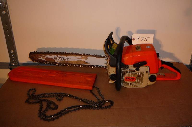 lot 475 image: Stihl Chain Saw 039 with Extra chains 2