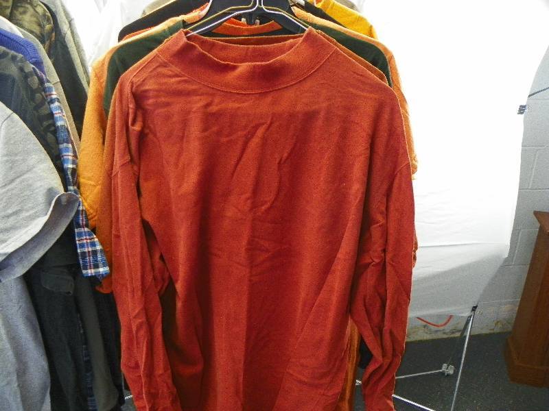 lot 52 image: 13 Medium T-Shirt Lot