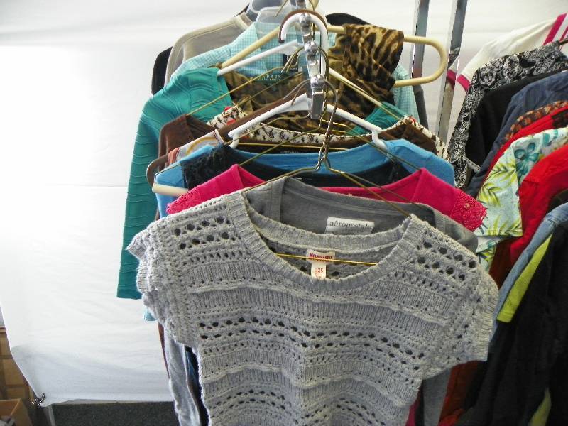 lot 58 image: 14 Womens Size Small tops