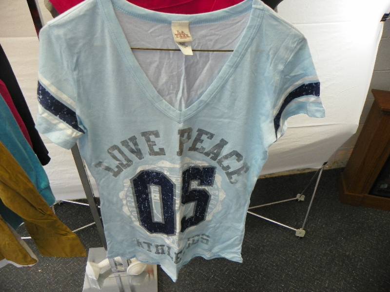 lot 60 image: 22 Womens Small tops