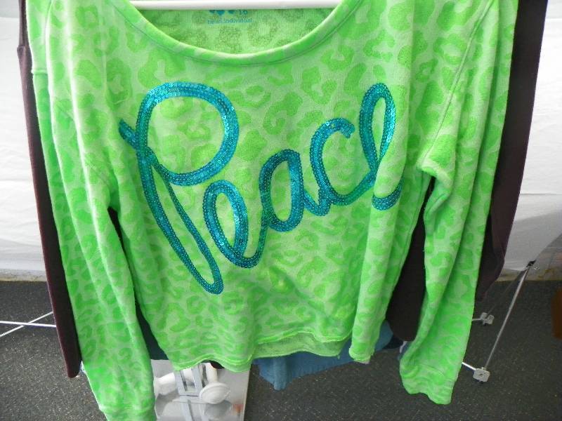 lot 62 image: 16 Womens Medium Tops