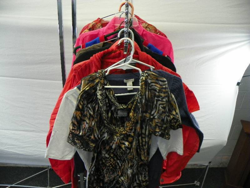 lot 65 image: 14 Various Womens Tops