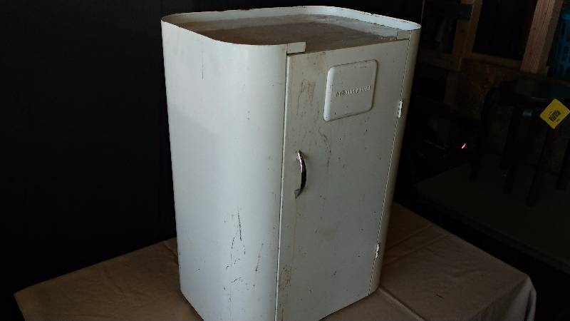 lot 259 image: Westinghouse Metal Cabinet