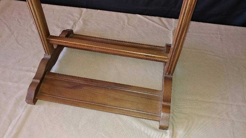 lot 260 image: Gentlemans Butler