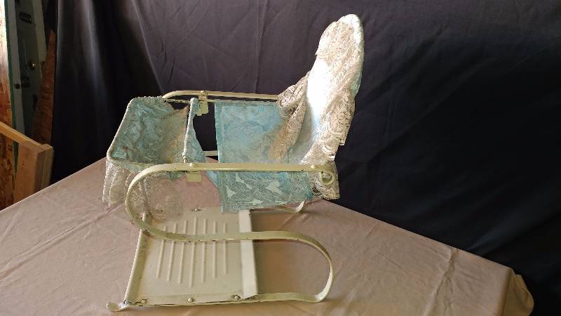 lot 262 image: Antique Baby Bouncer