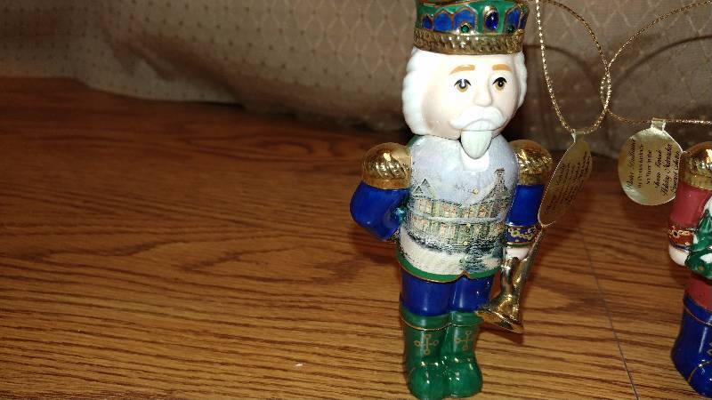 lot 280 image: Thomas Kinkade Nutcrackers