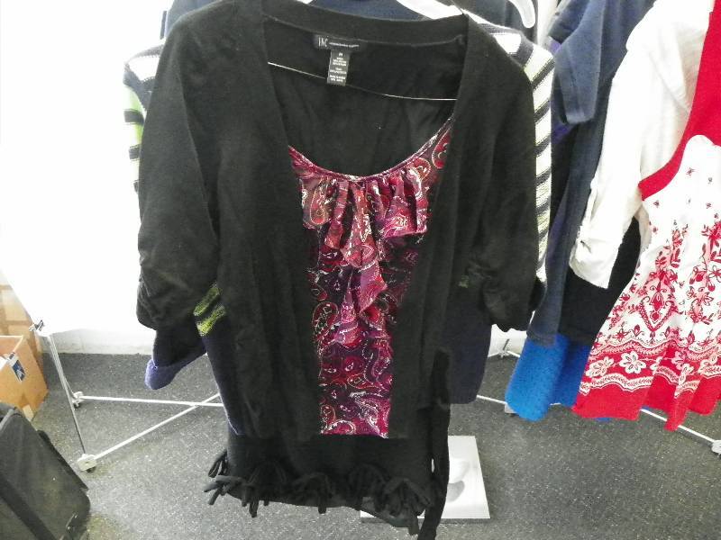 lot 73 image: 25 pc womens clothing lot