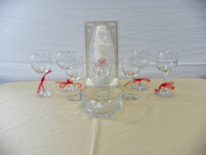 lot 11 image: Wedding GlasswareCandle