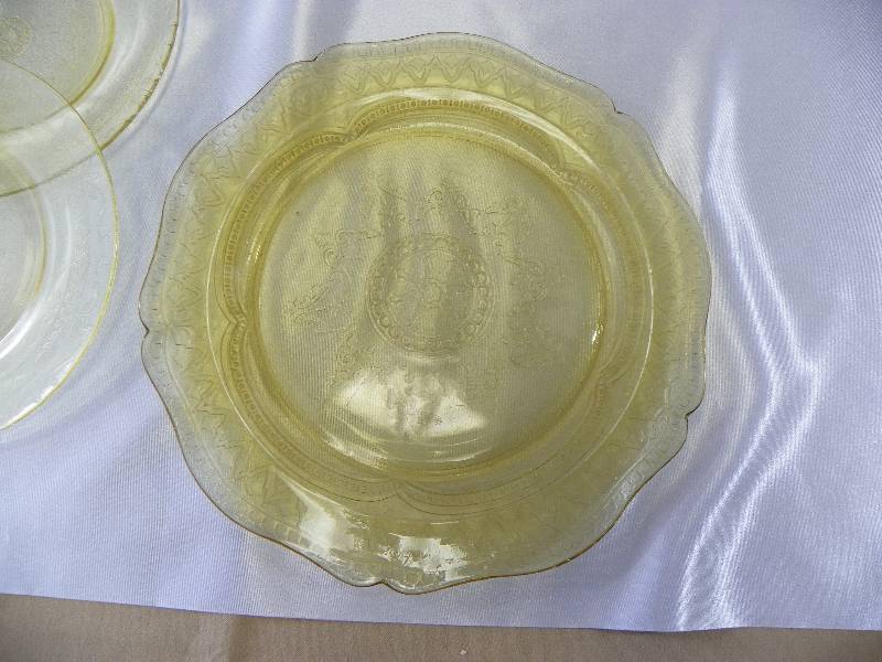 lot 21 image: Vintage Patter and Plates