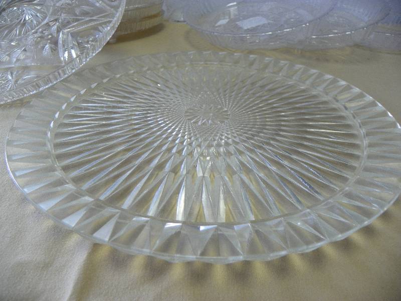 lot 30 image: Plastic Serveware