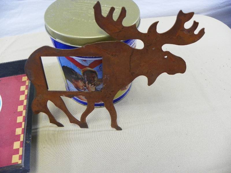lot 37 image: Malt Shop Decor