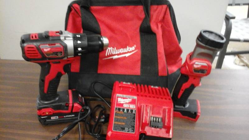 Milwaukee M18 18-Volt Lithium-Ion Cordless 12 in. Compact DrillWorklight Kit (1-Battery) in like new condition