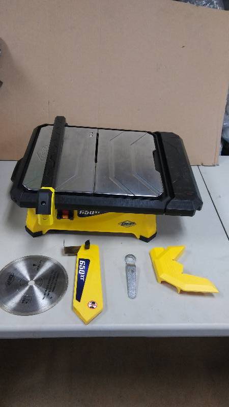 QEP 650 XT 7 Wet Tile saw in like new condition
