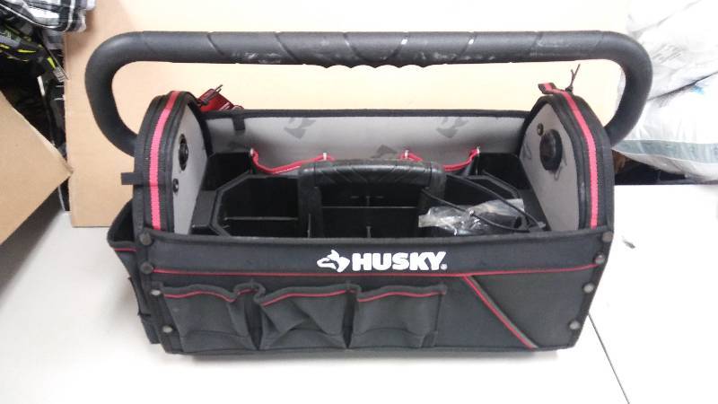 Husky 20 in Pro  Tool Carrier missing one handle knob