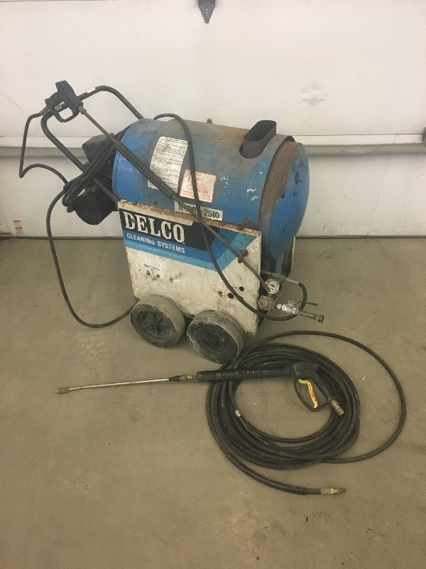 lot 6 image: Delco 2510 Pressure Washer
