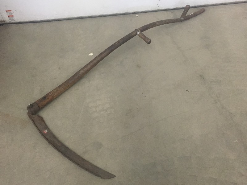lot 9 image: Antique Hand Scythe