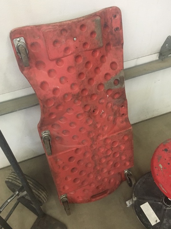 lot 16 image: Shop Stool & Floor Creeper & Two-Wheeler