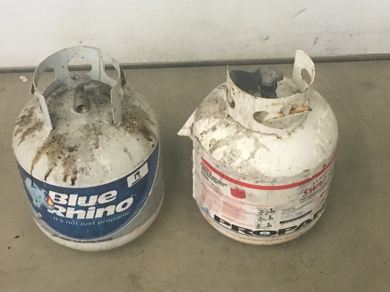 lot 19 image: (2) 20# LP Tanks