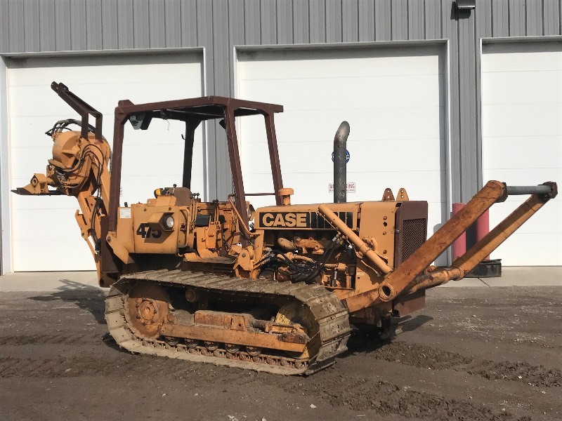 lot 3 image: Case 475 Trencher