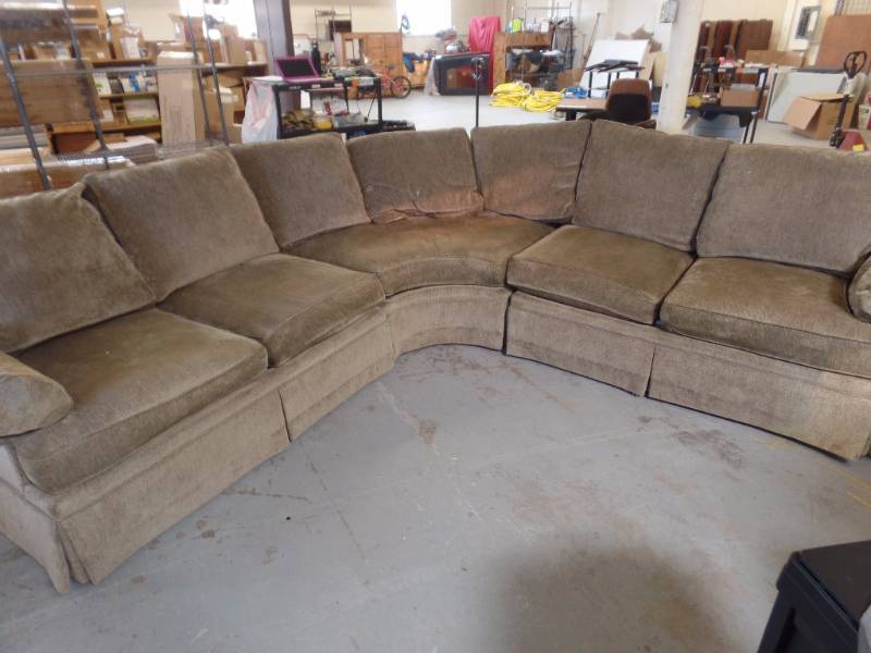 lot 204 image: Henredon Sectional
