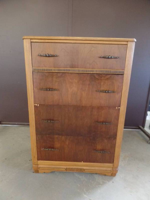 lot 206 image: Vintage Chest of Drawers