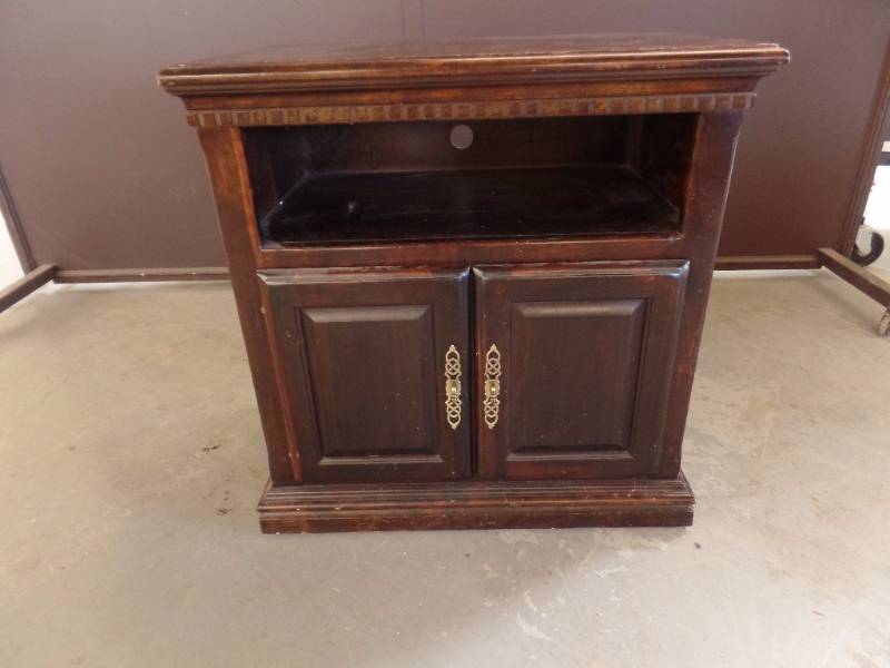lot 207 image: Accent Table Media Center
