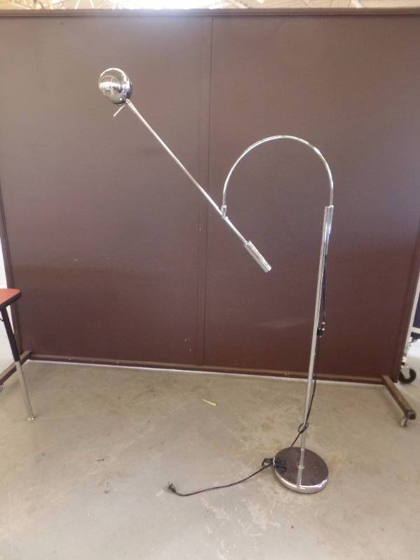 lot 209 image: Floor Lamp
