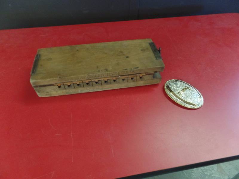 lot 216 image: Cigar Roller