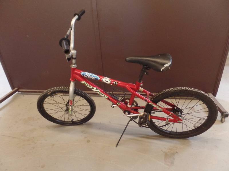 lot 224 image: Boys Bike