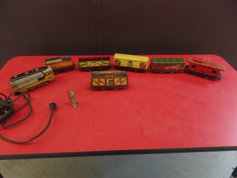 lot 226 image: American Flyer Tin Trains