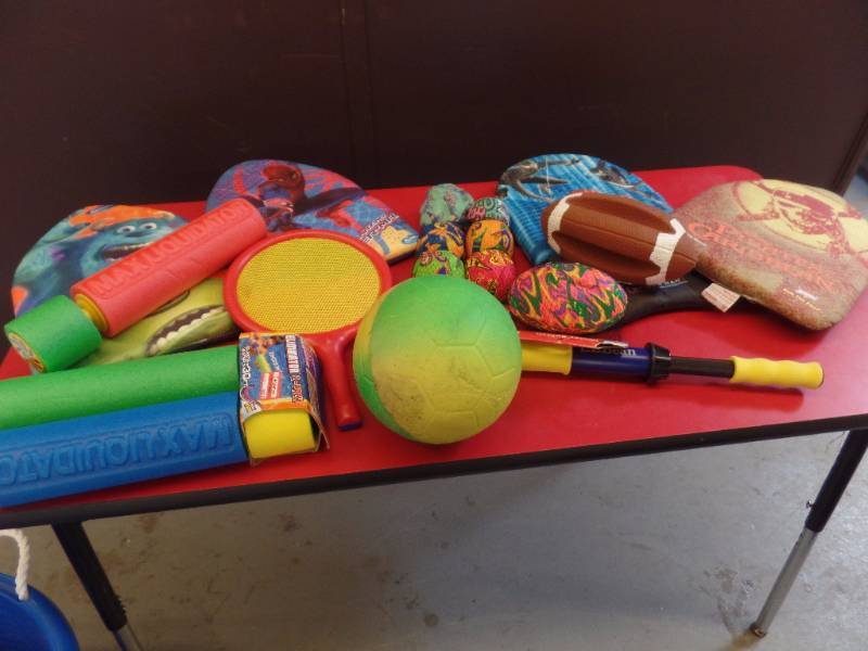 lot 230 image: Water Toys
