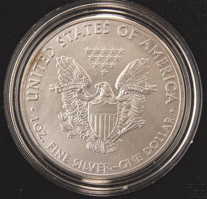 lot 19 image: 2015 AMERICAN SILVER EAGLE 1 TROY OZ. .999 FINE SILVER DOLLAR IN AIRTITE CAPSULE